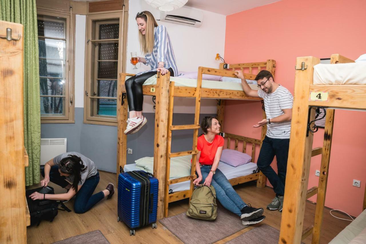 Reveller'S Hostel Dordegol Buitenkant foto