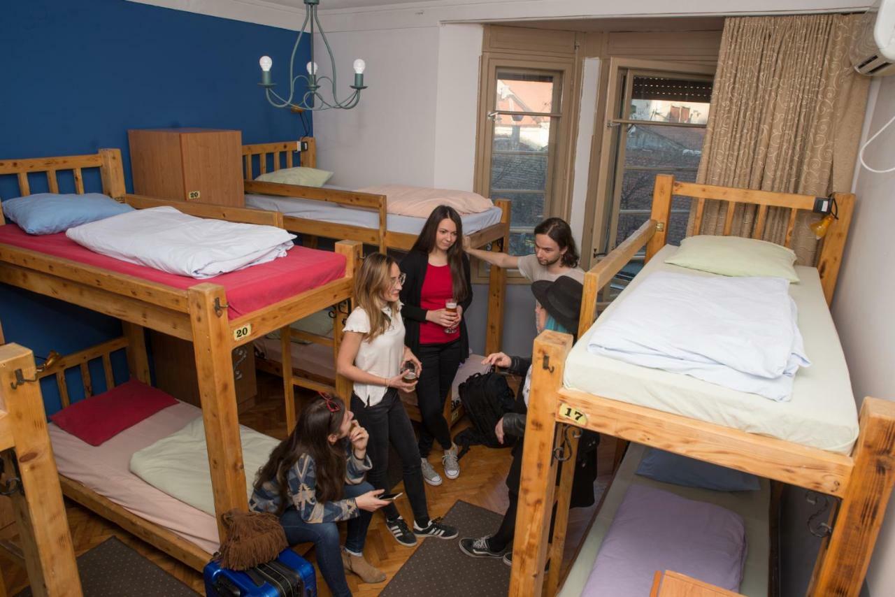 Reveller'S Hostel Dordegol Buitenkant foto