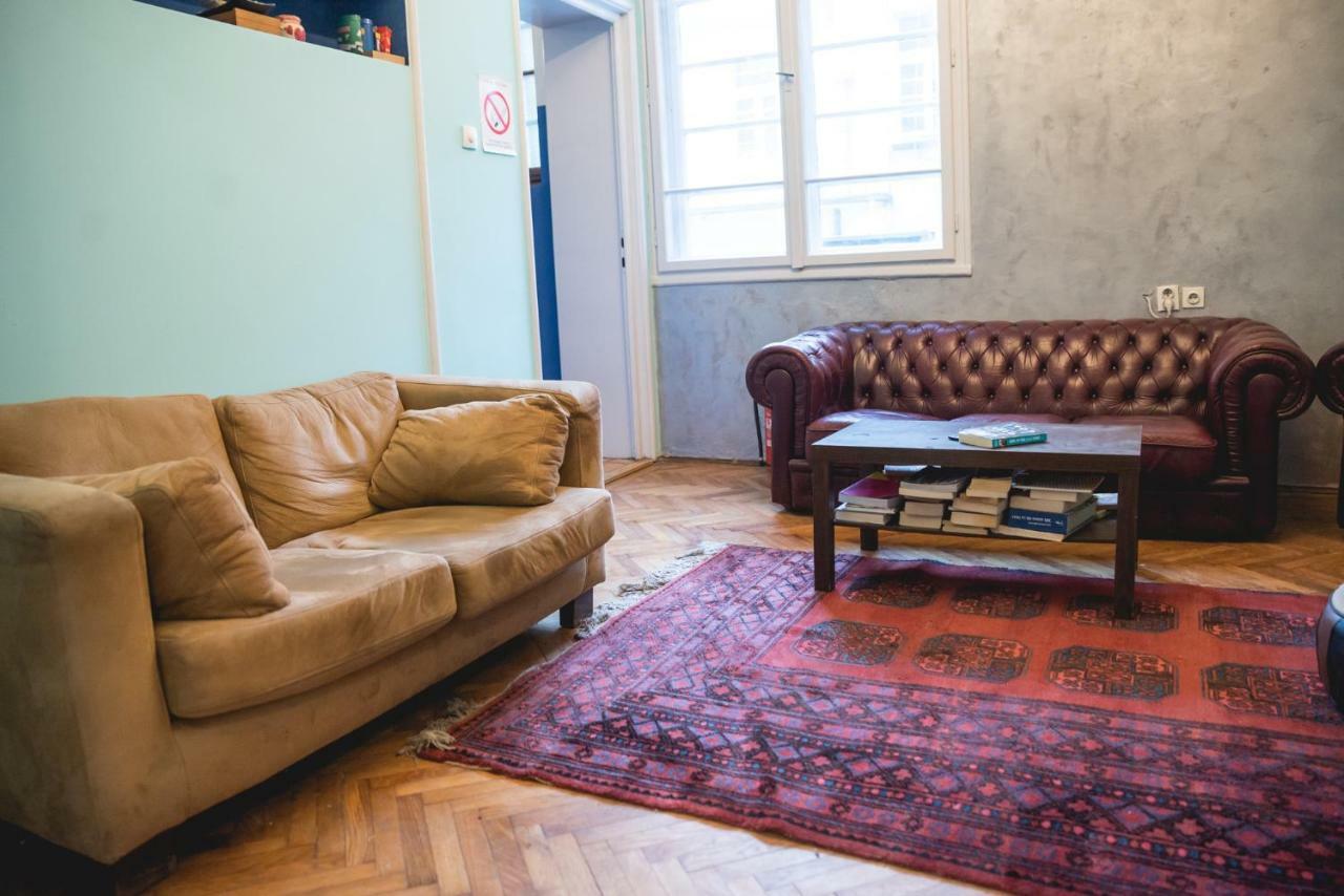 Reveller'S Hostel Dordegol Buitenkant foto